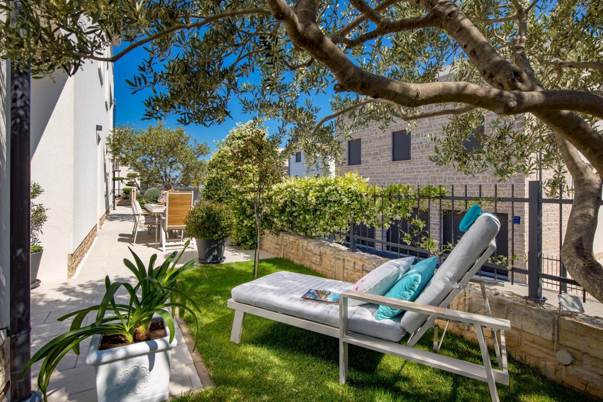 Luxury Apartment Hyperion With Private Pool And Garden Murter Exteriér fotografie