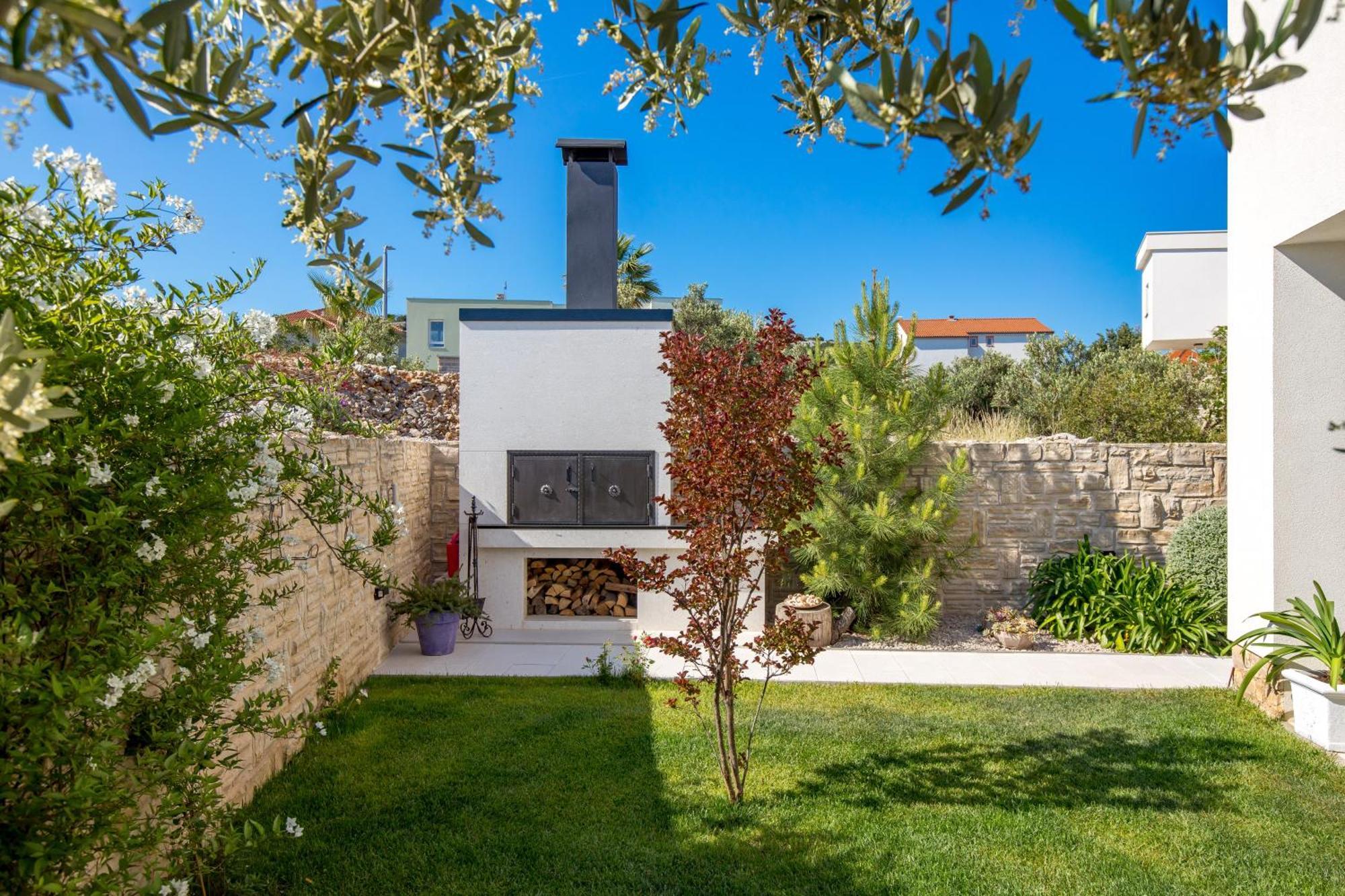 Luxury Apartment Hyperion With Private Pool And Garden Murter Exteriér fotografie