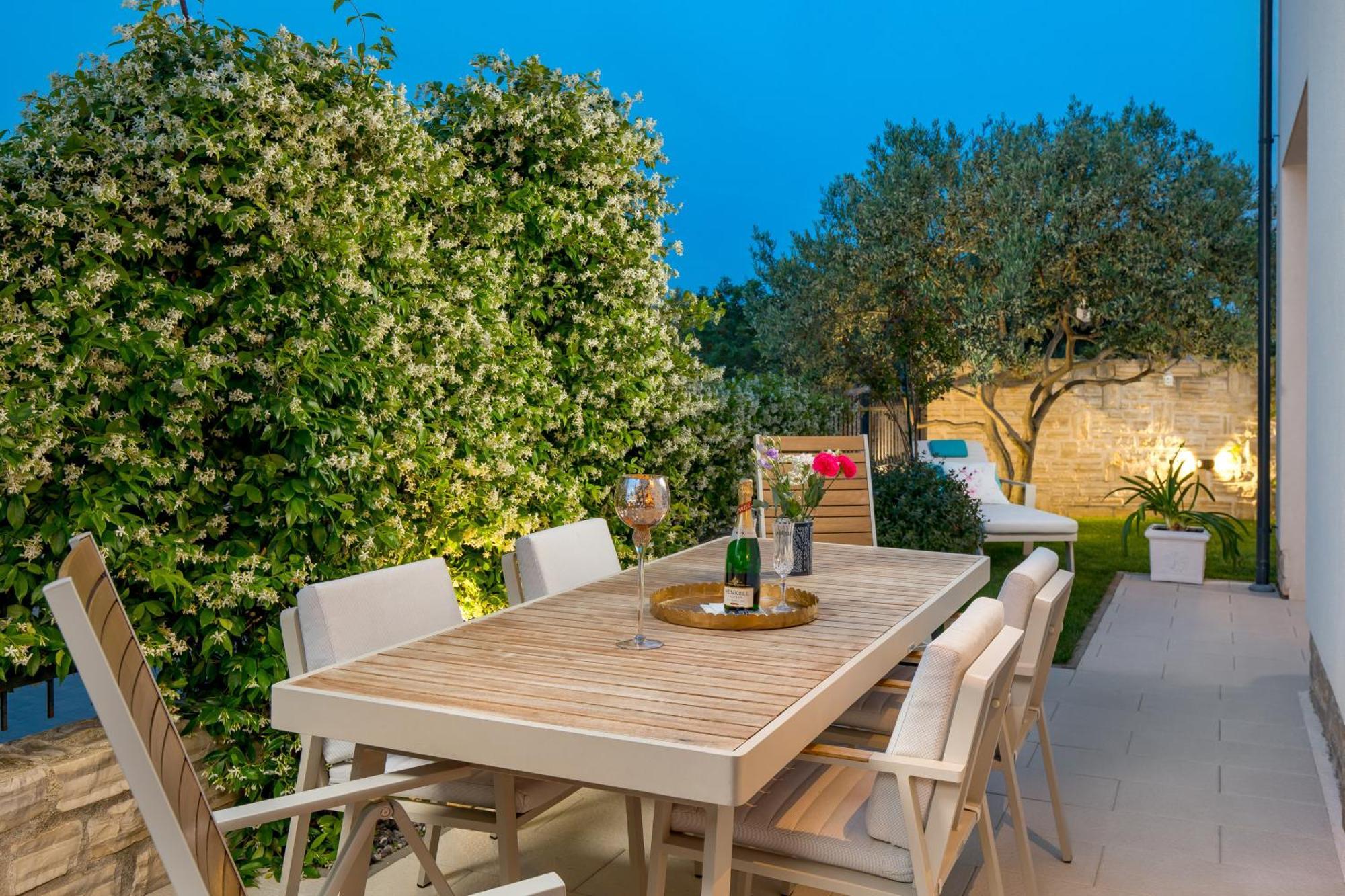 Luxury Apartment Hyperion With Private Pool And Garden Murter Exteriér fotografie